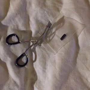 Mini eyelash curler
